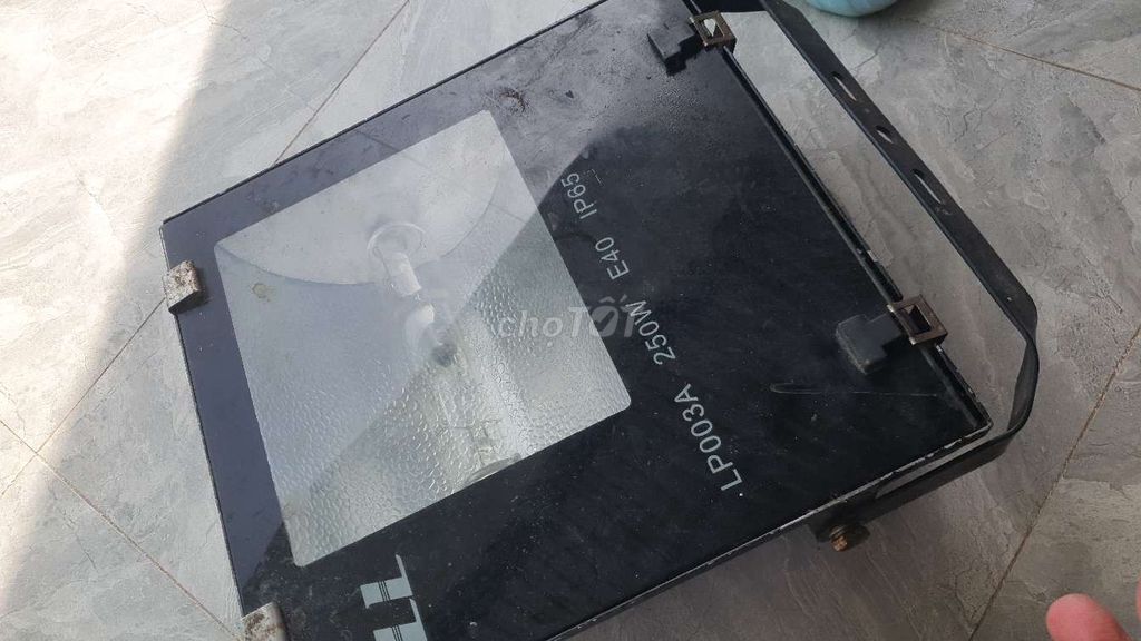 Đèn cao áp LP003A 250W E40 IP65. Mua bán Đèn tại Huyện Cần Giuộc Long An được đăng bởi thanh lý đủ thứ có tặng đồ thường xuyên theo dõi e để nhận ạ hình 1