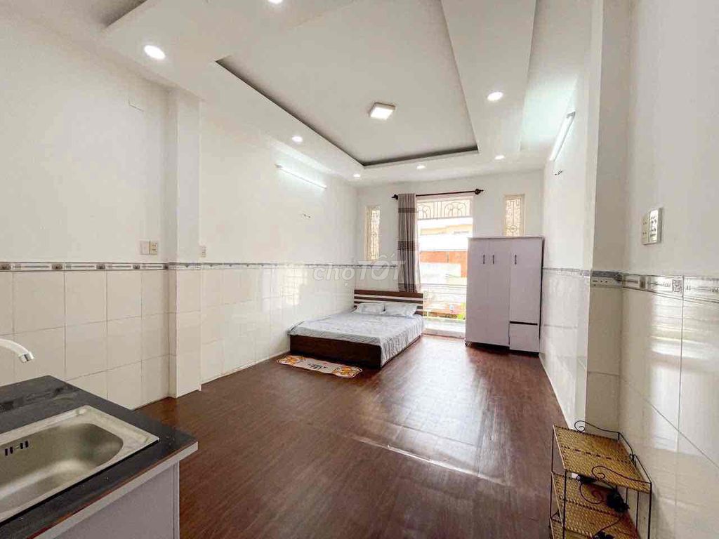 CHÍNH CHỦ CHO THUÊ PHÒNG RỘNG 40M2 - BAN CÔNG - FULL NỘI THẤT -ĐẦM SEN