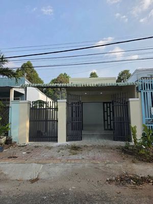 Bán gấp căn nhà cấp 4 ở 1/ Hồ Văn Tắng- Củ Chi 120m2 SHR giá chỉ 920tr