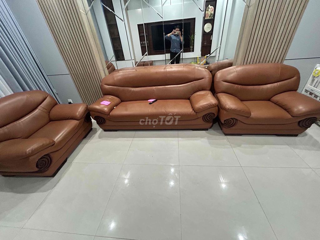 Ghế sofa Da Châu Âu Cao cấp Nâu. Mua bán Bàn ghế tại Quận Thanh Xuân Hà Nội được đăng bởi Trần Thảo hình 1