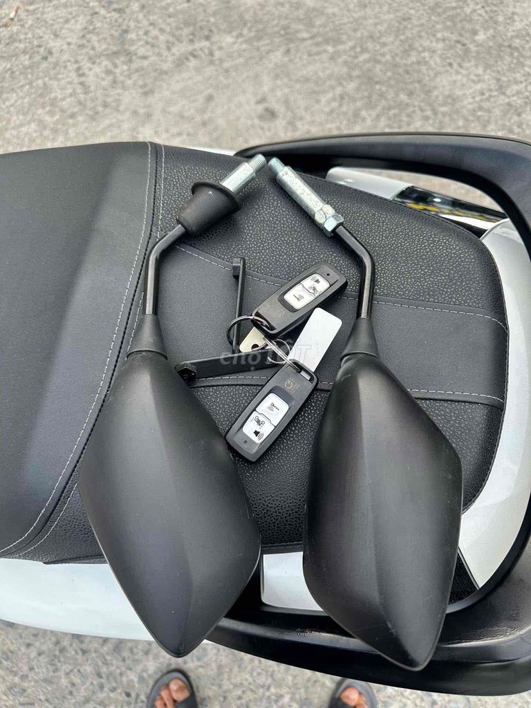 Honda SH 160i ABS 2023 Trắng 7000 km. Mua bán Xe máy tại Huyện Thạnh Phú Bến Tre được đăng bởi XE MÁY MINH TÂN hình 8