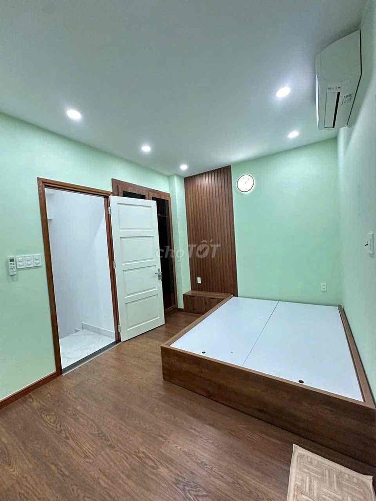 Дом 4,2x14м, 2 этажа, 4 спальни, 5 ванных, ул. Ле Дык Tho