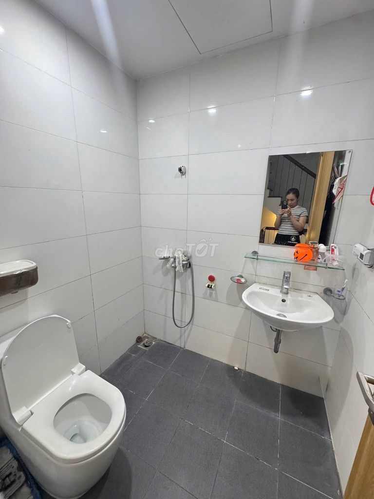 Cho thuê nhà 2 tầng Vin2 gần trung tâm