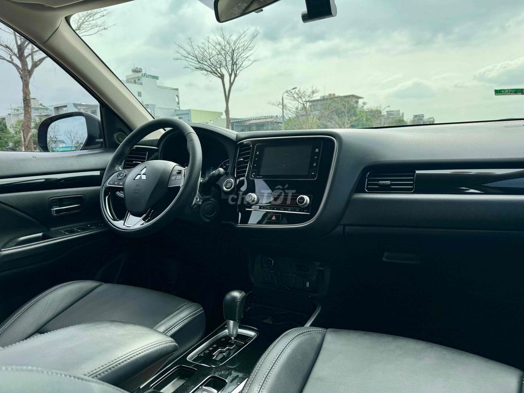 Mitsubishi Outlander 2020 2.0 CVT - 47000 km. Mua bán Ô tô tại Quận Cẩm Lệ Đà Nẵng được đăng bởi nguyễn văn khoa hình 12