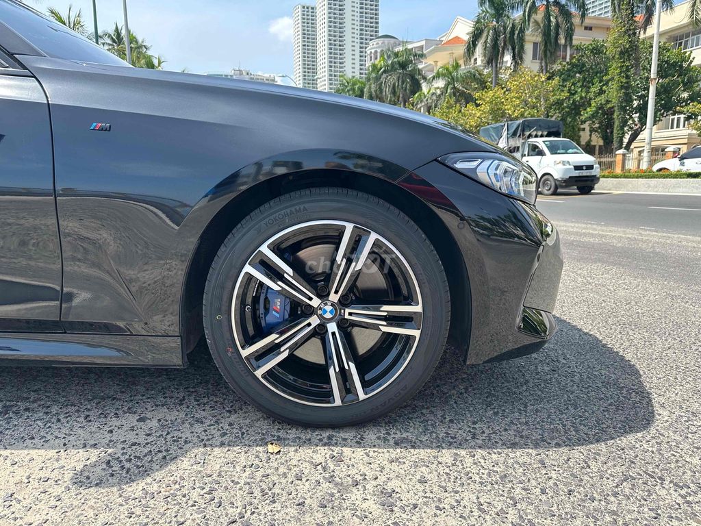 BMW 330i M Sport 2020, черный, 92,228 км