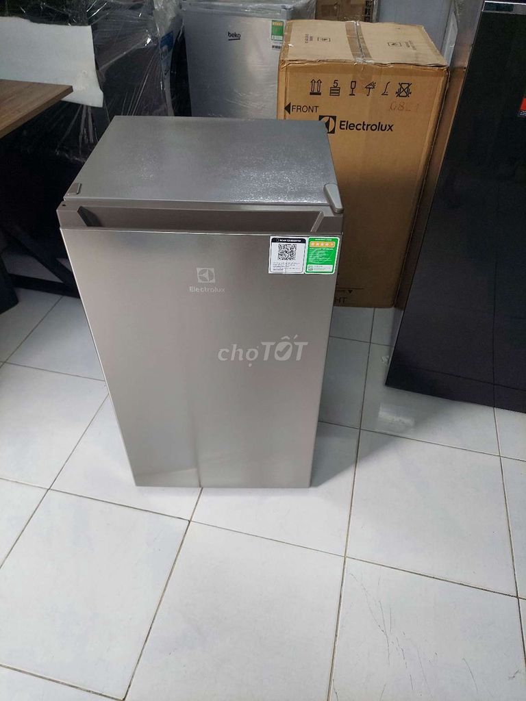 Tủ lạnh Electrolux 94 lít EUM0930AD-VN