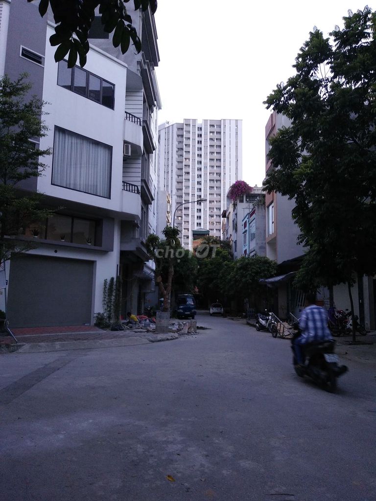 0979266220 - Bán nhà LK Mậu Lương 68m2, MT4.5m, nhỉnh 3tỷ, oto.