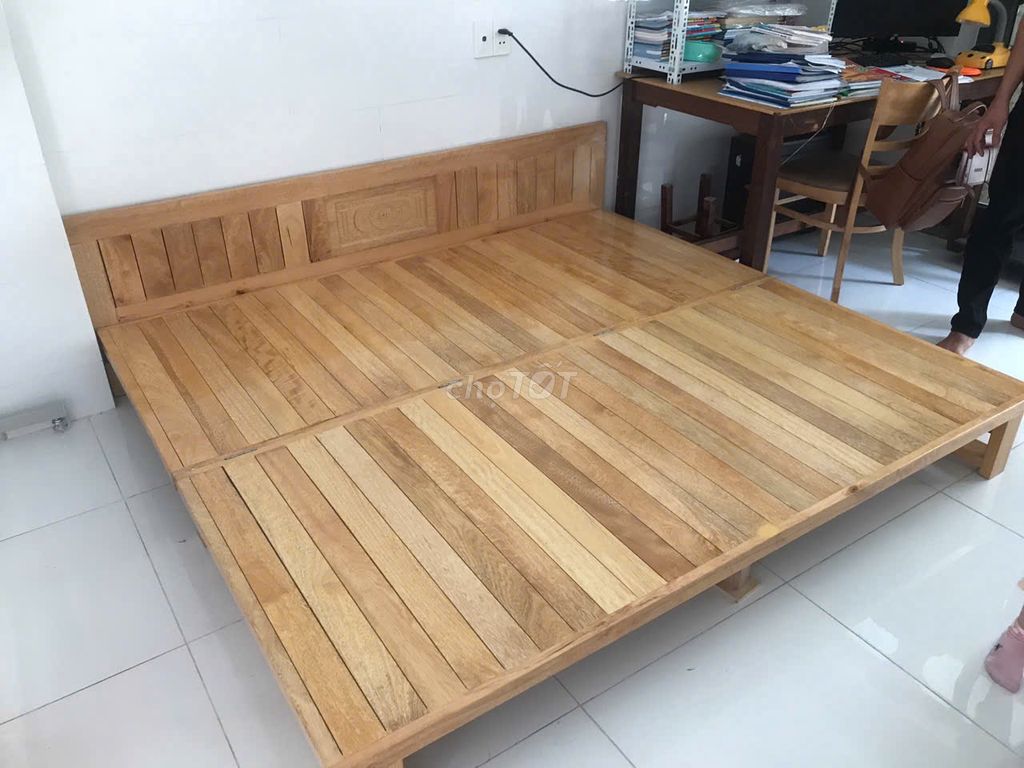 Giường ngủ gỗ màu vàng. Mua bán Giường, chăn ga gối nệm tại Quận Liên Chiểu Đà Nẵng được đăng bởi Salon gỗ Hoa Hùng hình 1