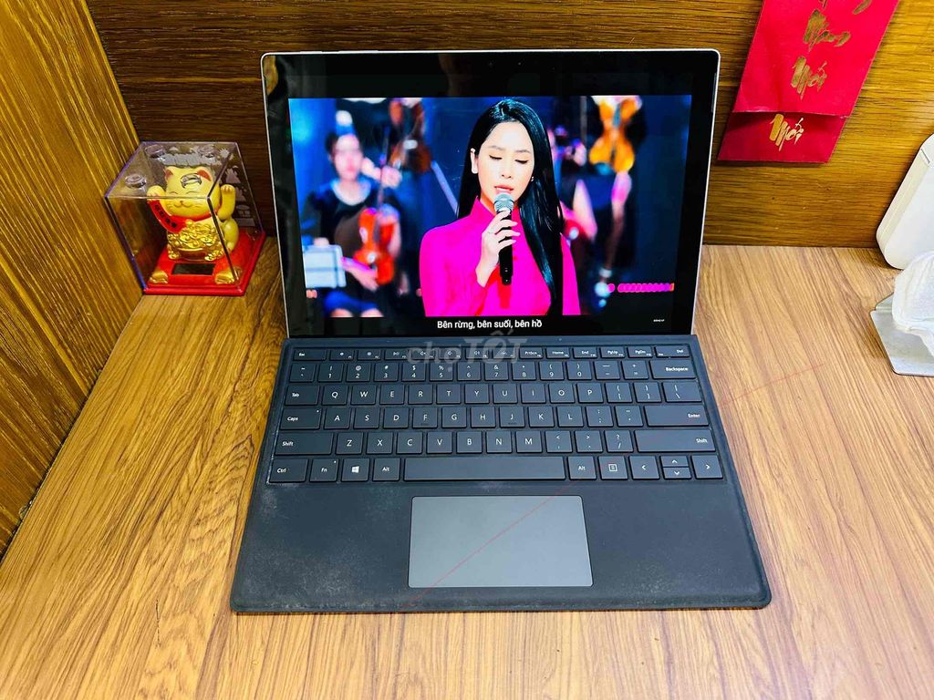 Surface Pro 6 vèo vèo , hoàn hảo !