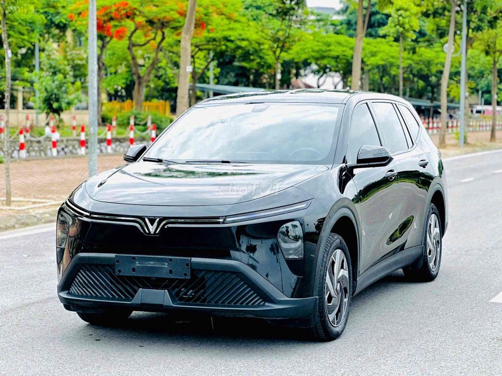 LIMO GREEN - GIẢM 90 TRIỆU - TẶNG GHẾ DA CAO CẤP