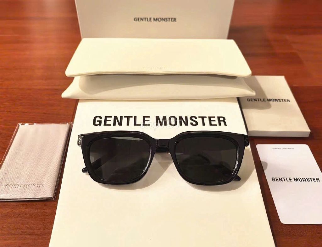 Kính hàng Hiệu, Giá rẻ, kính râm GENTLE MONSTER. Mua bán Phụ kiện thời trang khác tại Quận Đống Đa Hà Nội được đăng bởi Minh Anh Phạm hình 1