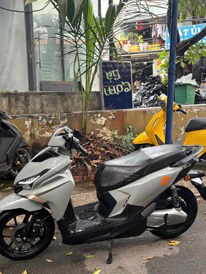 m Velax H Xám 13573 km như mới