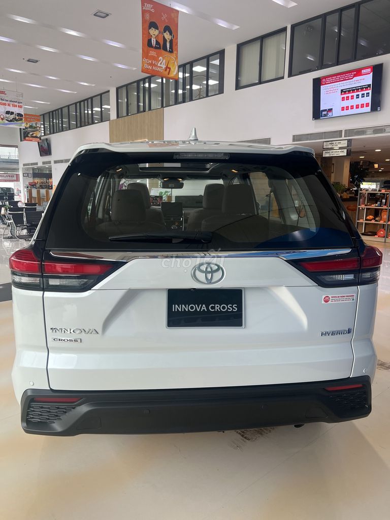 Toyota Innova Cross Hỗ TRỢ VAY TRẢ GÓP 100%