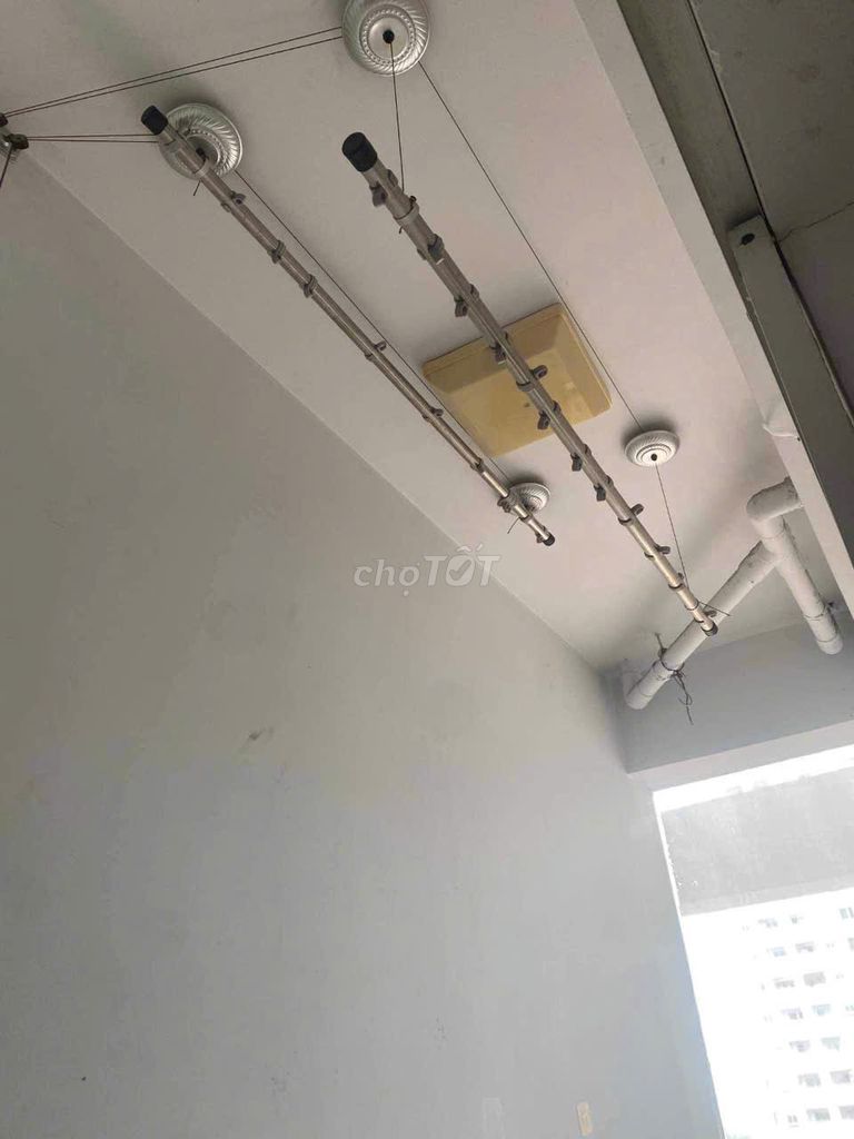 Cho thuê căn hộ 54m2 2PN 2WC có ban công có 1 máy lạnh 4tr - HQC Plaza