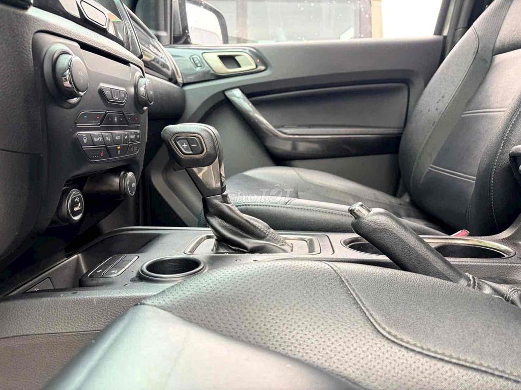 Ford Everest 2021 4x2 2.0 Titanium - 84000 km. Mua bán Ô tô tại Quận Bình Tân Tp Hồ Chí Minh được đăng bởi Nguyễn Huynh hình 8