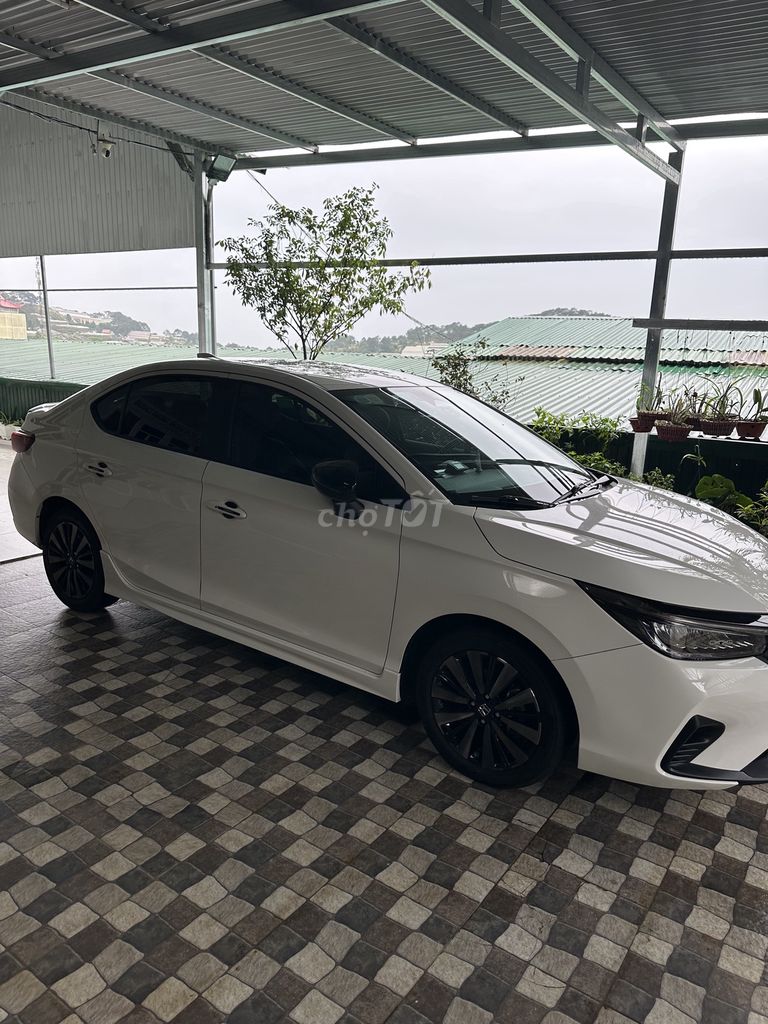 Хонда Сити RS 2023 Белая 22 000 км