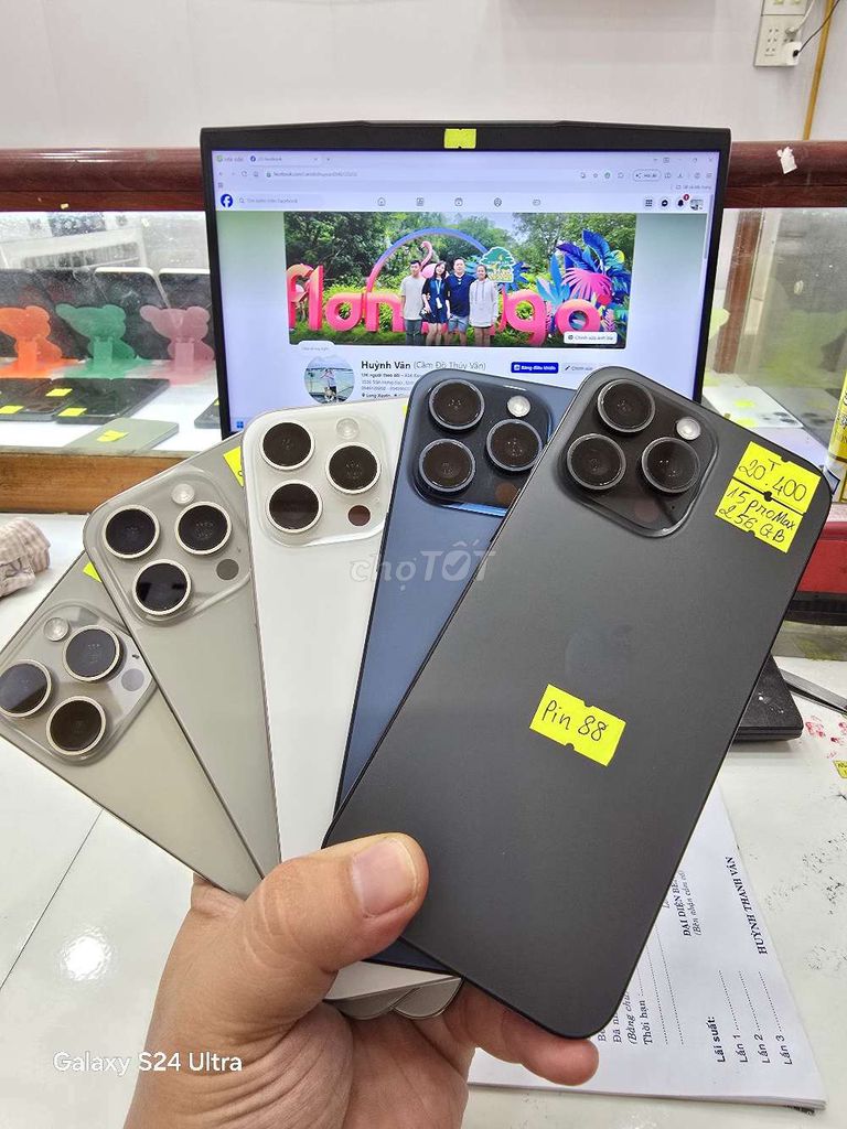 Apple iPhone 15 Pro Max 256GB Đen Đã sử dụng. Mua bán Điện thoại tại Thành phố Long Xuyên An Giang được đăng bởi Facebook Cầm Đồ Thúy Vân hình 1