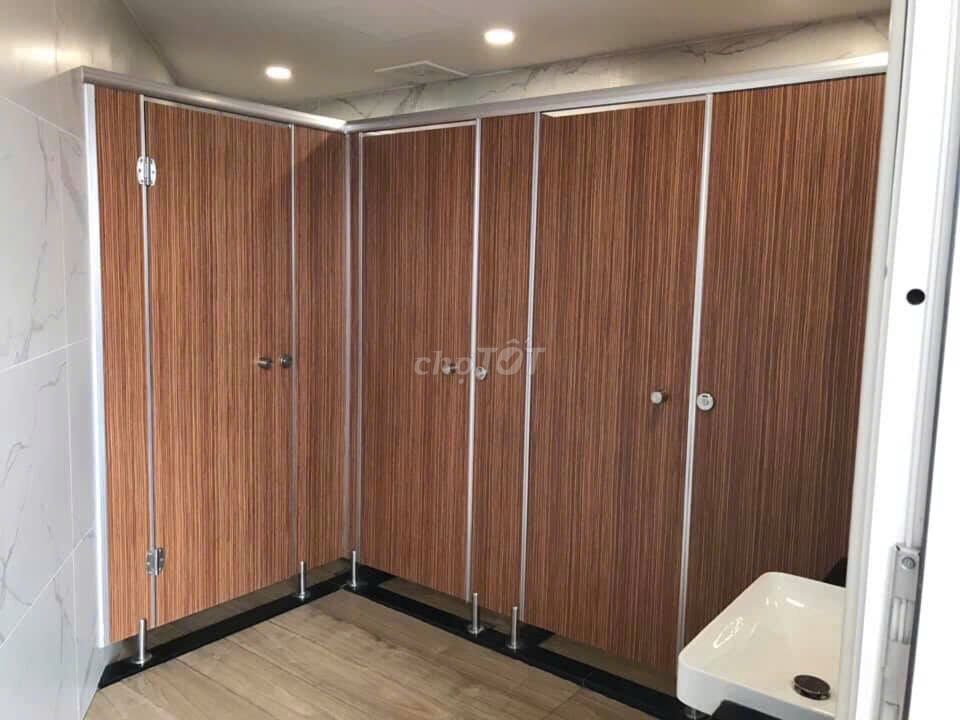 Dịch vụ thi công vách ngăn vệ sinh Ba Miền. Dịch vụ tại Huyện Hóc Môn Tp Hồ Chí Minh được đăng bởi Vách ngăn nhà vệ sinh Compact HPL hình 1