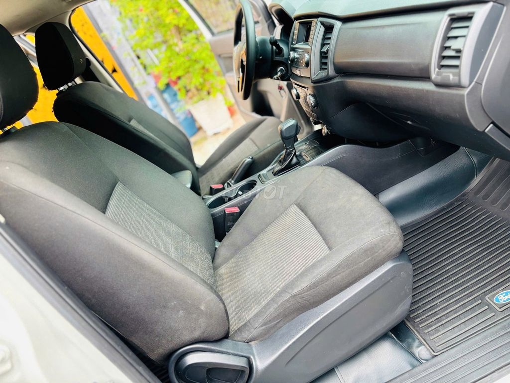 Ford Ranger XLS 2.2 4x2 AT 2018 - 37000 km. Mua bán Ô tô tại Thành phố Dĩ An Bình Dương được đăng bởi trần thị khánh huyền  hình 10