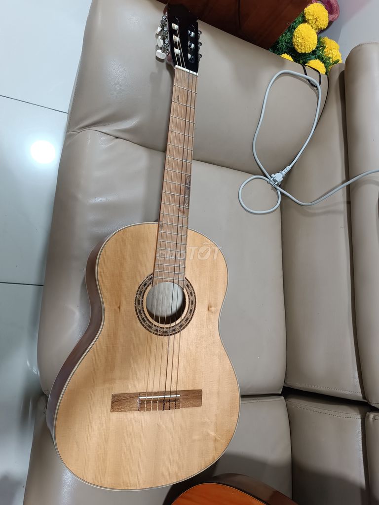 Bán đàn guitar ít dùng, còn mới tại TPHCM