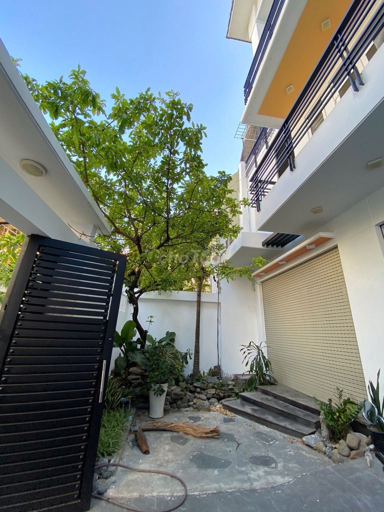 Cho thuê biệt thự 8X20 đường Phổ Quang, Phường 2 Tân Bình