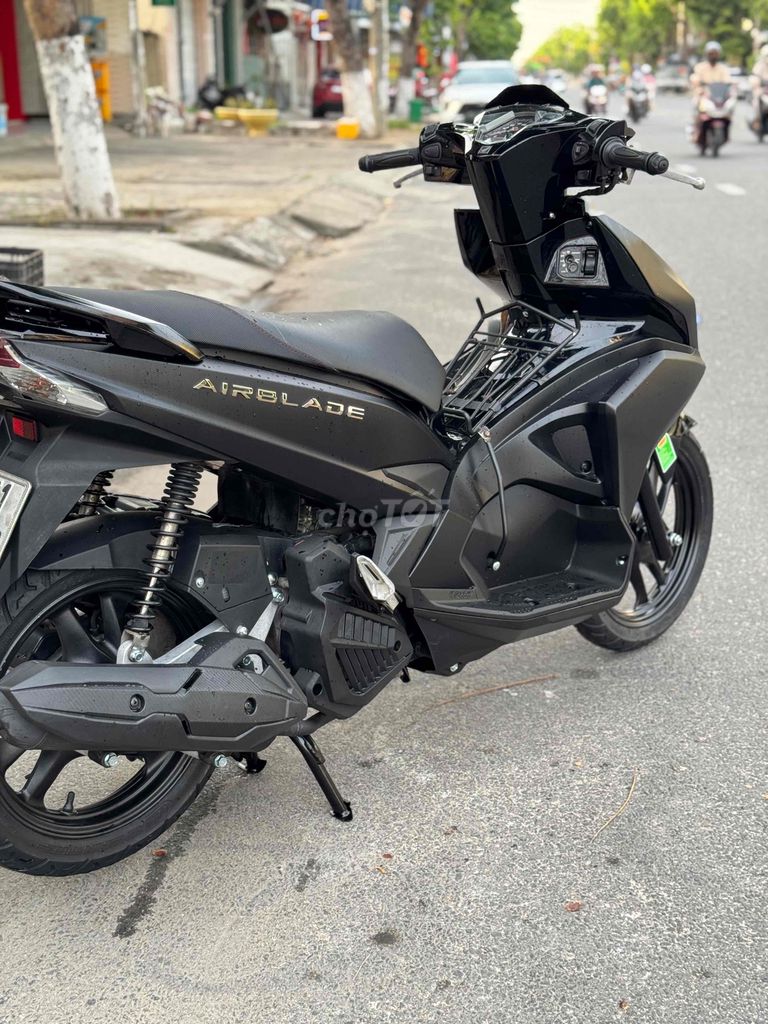 air blade đen nhám ( nợ xấu tra trươc 8t5 nhân xe