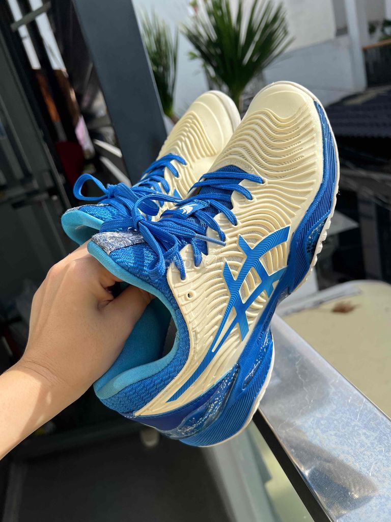 Dư đôi giày thể thao đánh tennis chạy bộ asics
