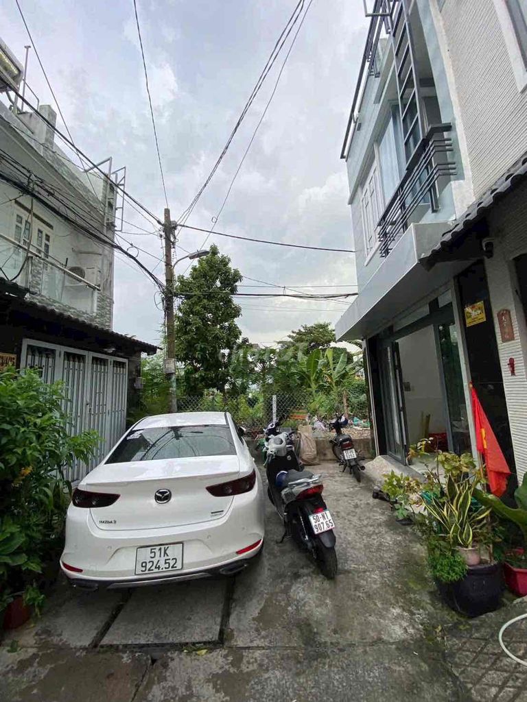 nhà đẹp ở ngay giáp tân phú