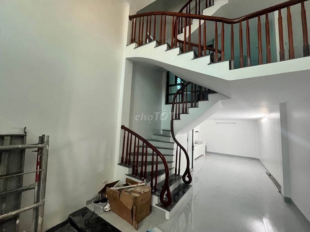 Продается дом Vinh Quynh, 47 м², 5-этажный угловой участок, 4 спальни