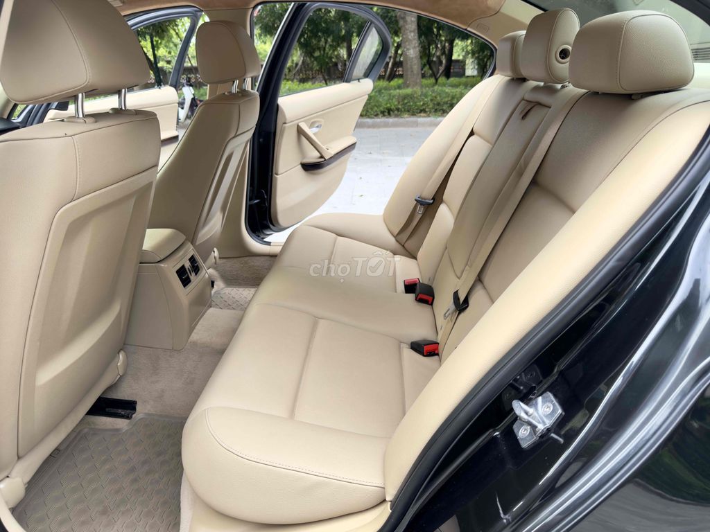 BMW 3 Series 325i 2010. Mua bán Ô tô tại Quận Long Biên Hà Nội được đăng bởi Tạ Dũng hình 8