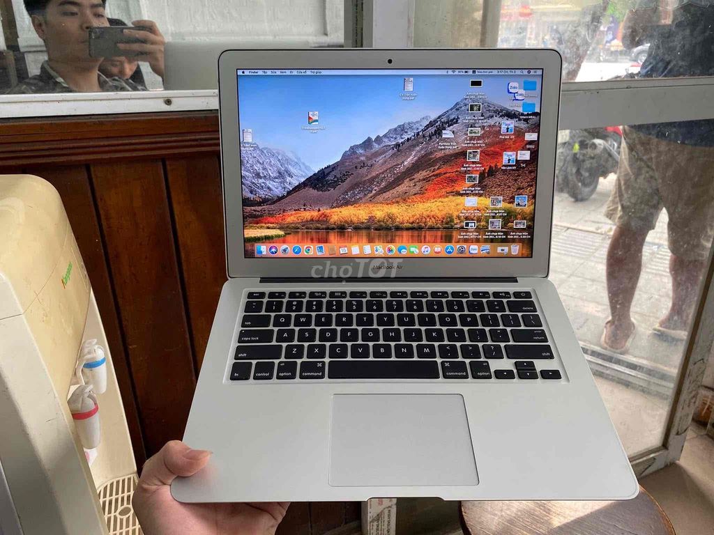 Apple MacBook Air i5 13 inch 4GB/256GB. Mua bán Laptop tại Thị Xã Buôn Hồ Đắk Lắk được đăng bởi Vũ Nhất Phương hình 1