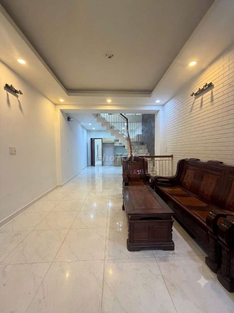 Cho thuê nhà nguyên căn Gò Vấp, Đường Số 8, P11.  4PN, 4WC. Hẻm xe hơi