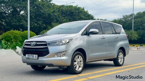 Toyota Innova 2018 МКПП серебристый 60 000 - 70 000 км