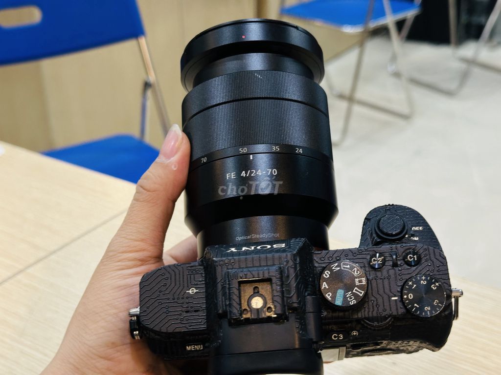 SONY A7 MARK 2 KÈM ỐNG 24-70 F4 TIỆN LỢI