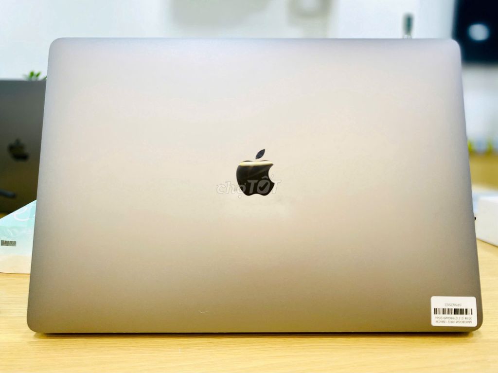 Macbook Pro 15" 2018 Core i7 - Ngoại hình 98%