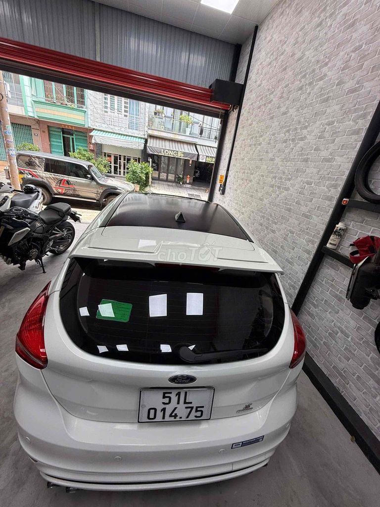 Ford Focus Комплектация S Белый