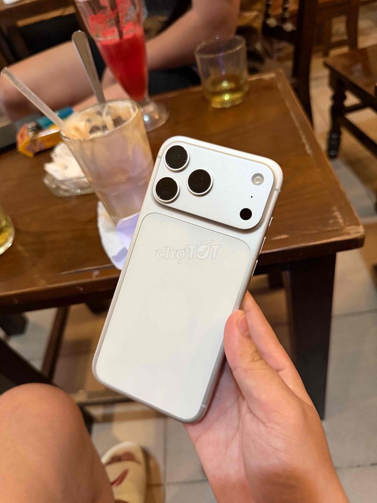 iPhone 17 Pro Max Bạc Máy zin. Mua bán Điện thoại tại Quận Thanh Xuân Hà Nội được đăng bởi Luu Hong Phu hình 1