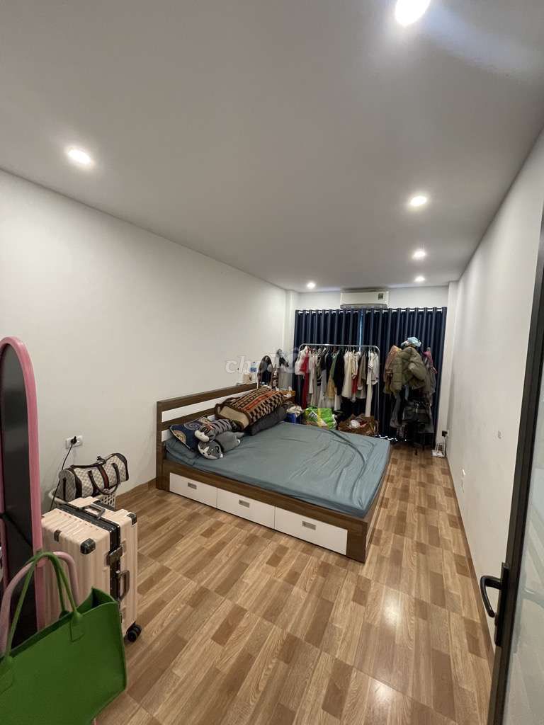 Nhà rẻ nhất quận long biên ở bát khối 32m 3 tầng xe tô 16 chỗ qua nhà. Mua bán nhà ở tại Quận Long Biên Hà Nội được đăng bởi Hoàng Văn Độ hình 1