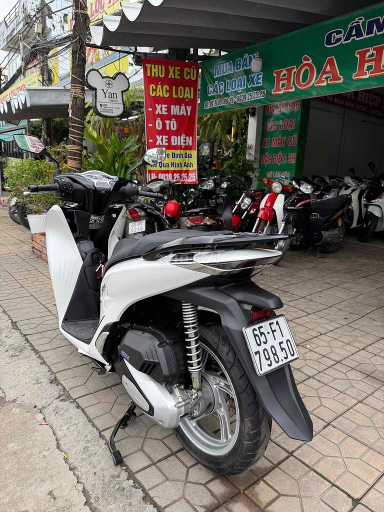 Honda SH 160 ABS 2024 Trắng 5700 km. Mua bán Xe máy tại Quận Ninh Kiều Cần Thơ được đăng bởi Cửa hàng Hoà Hiệp II  hình 4