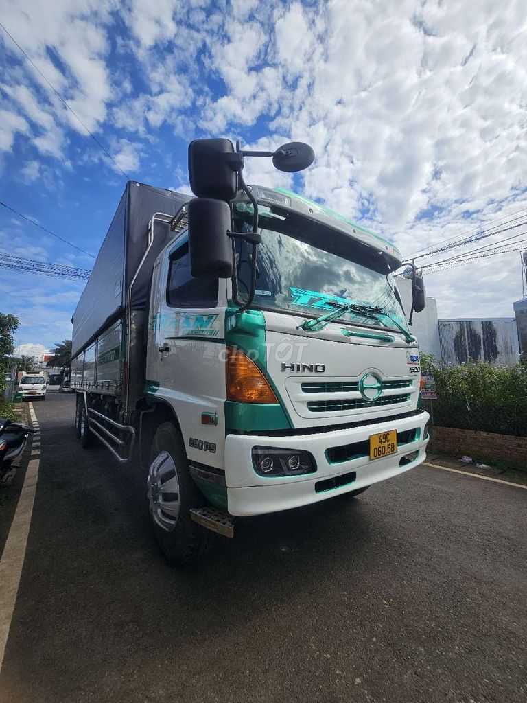 Hino ba chân thùng 8m2