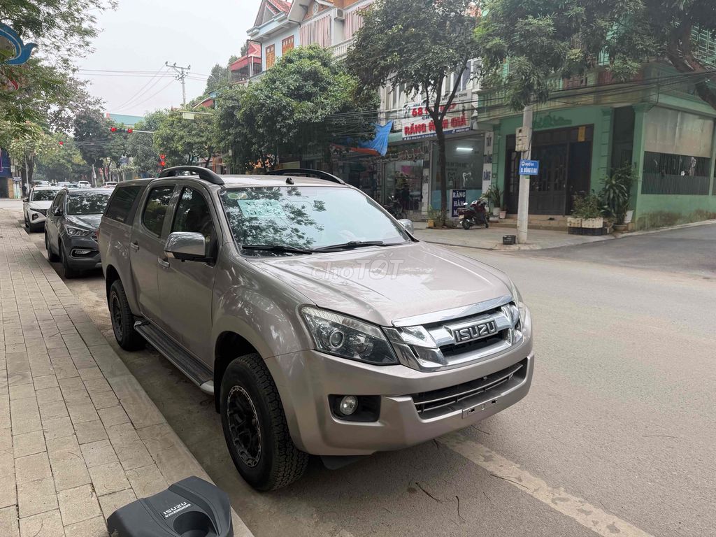 Isuzu Dmax 2015 số at máy 2.5 máy số zin chất cho. Mua bán Ô tô tại Quận Ba Đình Hà Nội được đăng bởi lê phi hình 1