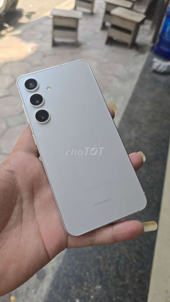Samsung Galaxy S24 Bạc Màn hình nứt nhẹ. Mua bán Điện thoại tại Quận Cầu Giấy Hà Nội được đăng bởi Tùng Phan hình 1