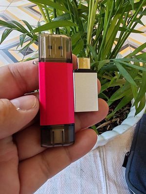 USB 64GB, màu đỏ..Hàng Nhật về mới tinh full hộp