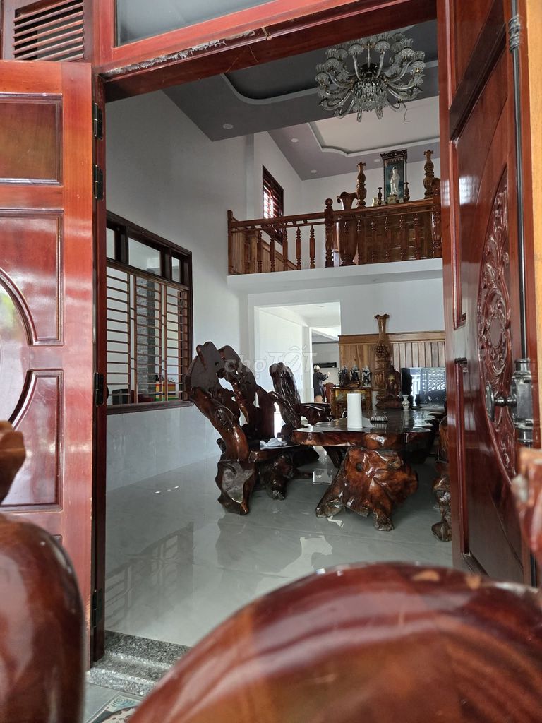 Bộ bàn ghế Gỗ Nâu 4 mét 2 năm. Mua bán Bàn ghế tại Huyện Phú Vang Thừa Thiên Huế được đăng bởi Thành hình 1
