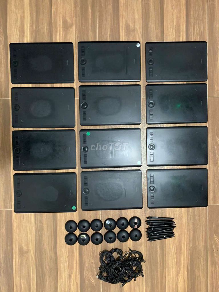 Bảng vẽ điện tử Wacom Intuos Pro Medium Đen cũ. Mua bán Phụ kiện (Màn hình, Chuột...) tại Thành phố Huế Thừa Thiên Huế được đăng bởi NxV hình 1