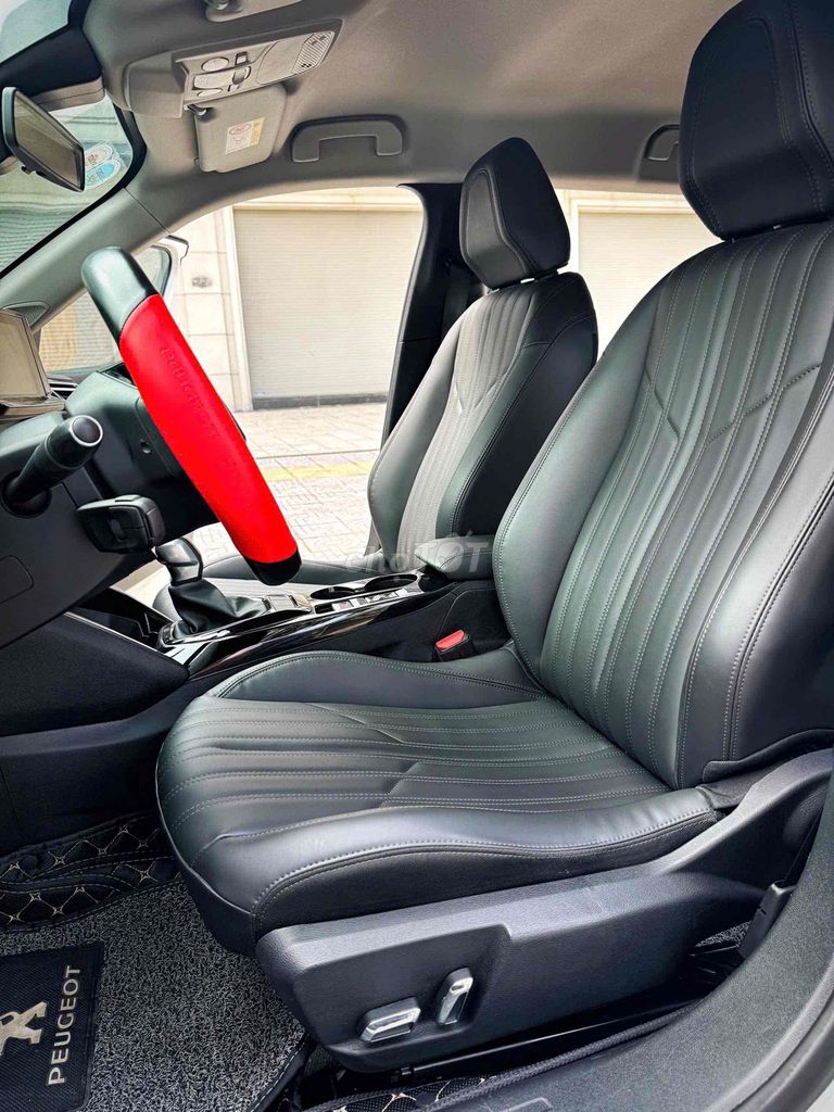 Peugeot 2008 GTline - trắng siêu đẹp siêu cá tính. Mua bán Ô tô tại Quận Cầu Giấy Hà Nội được đăng bởi Thái Hoàng Long Auto hình 9