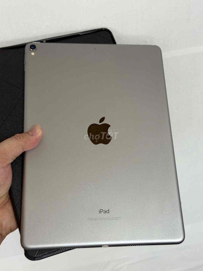 Apple iPad Pro 10.5 Wifi Xám 256GB. Mua bán Máy tính bảng tại Quận Cái Răng Cần Thơ được đăng bởi TÂM MOBILE hình 1
