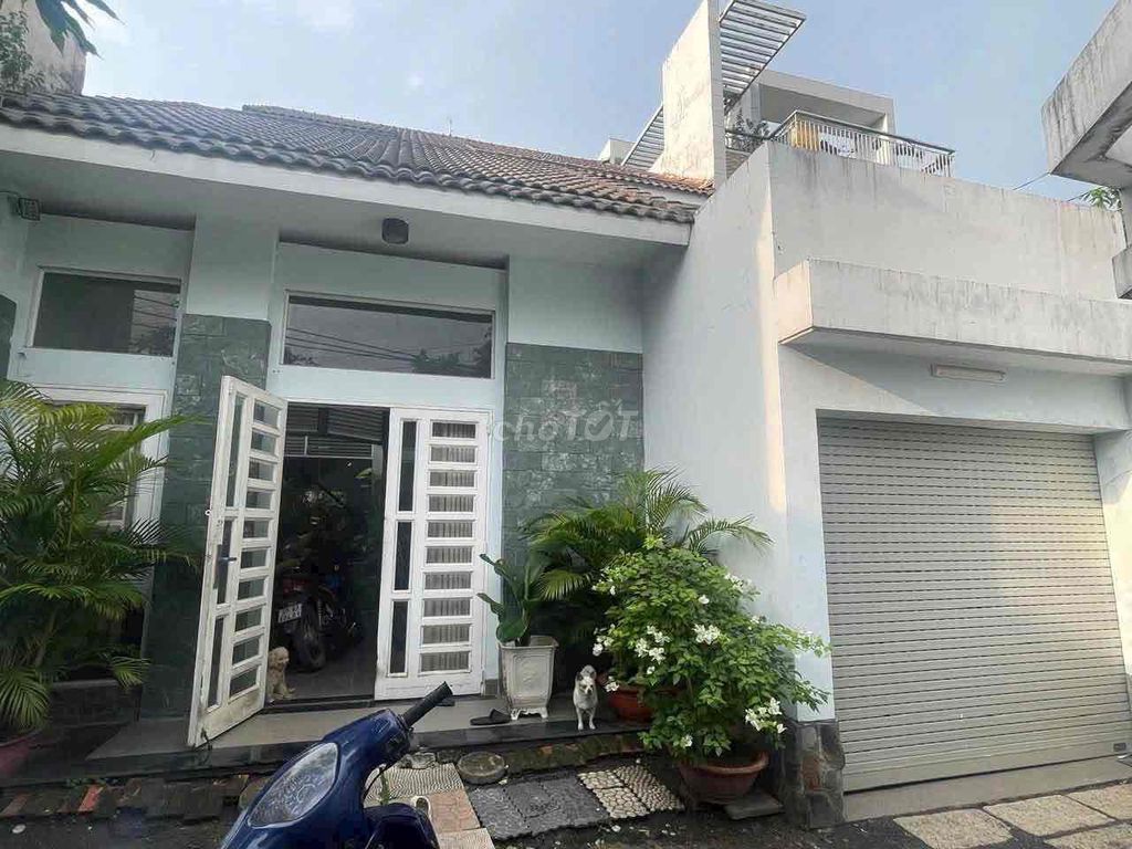 Rent · 4 bd · 240 м² · Quận 12
