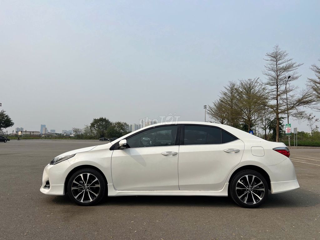 Toyota Corolla Altis 2020 1.8G màu trắng rất đẹp