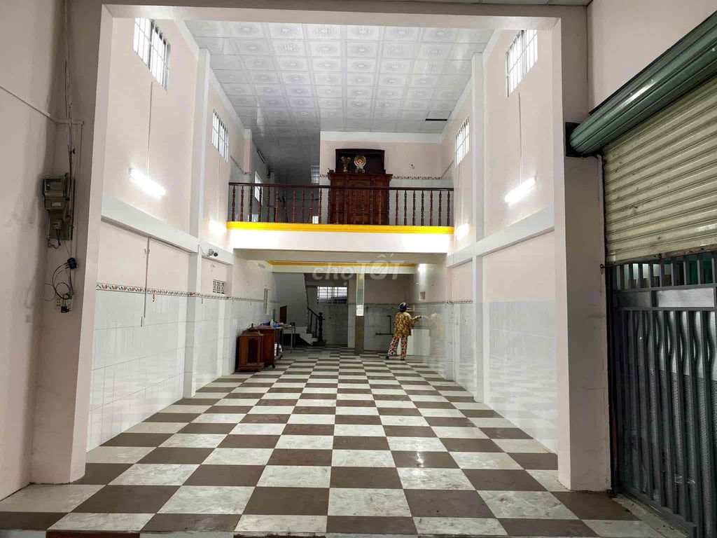 Cho thuê mặt bằng thông suốt, gần chợ, Siêu Thị , trường học